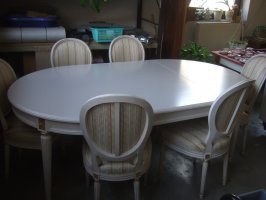 Jídelní souprava - rozkl. stůl a 6 židlí /průměr 120 cm/ 