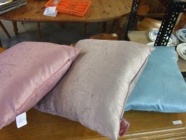 Polštářky - různé barvy - skladem 3 ks