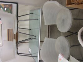 Moderní bílé otočné židle - plast x kov 
