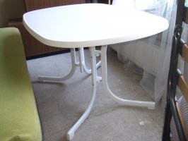 Plastový zahradní stůl - sklápěcí, nohy lze vyjmout
